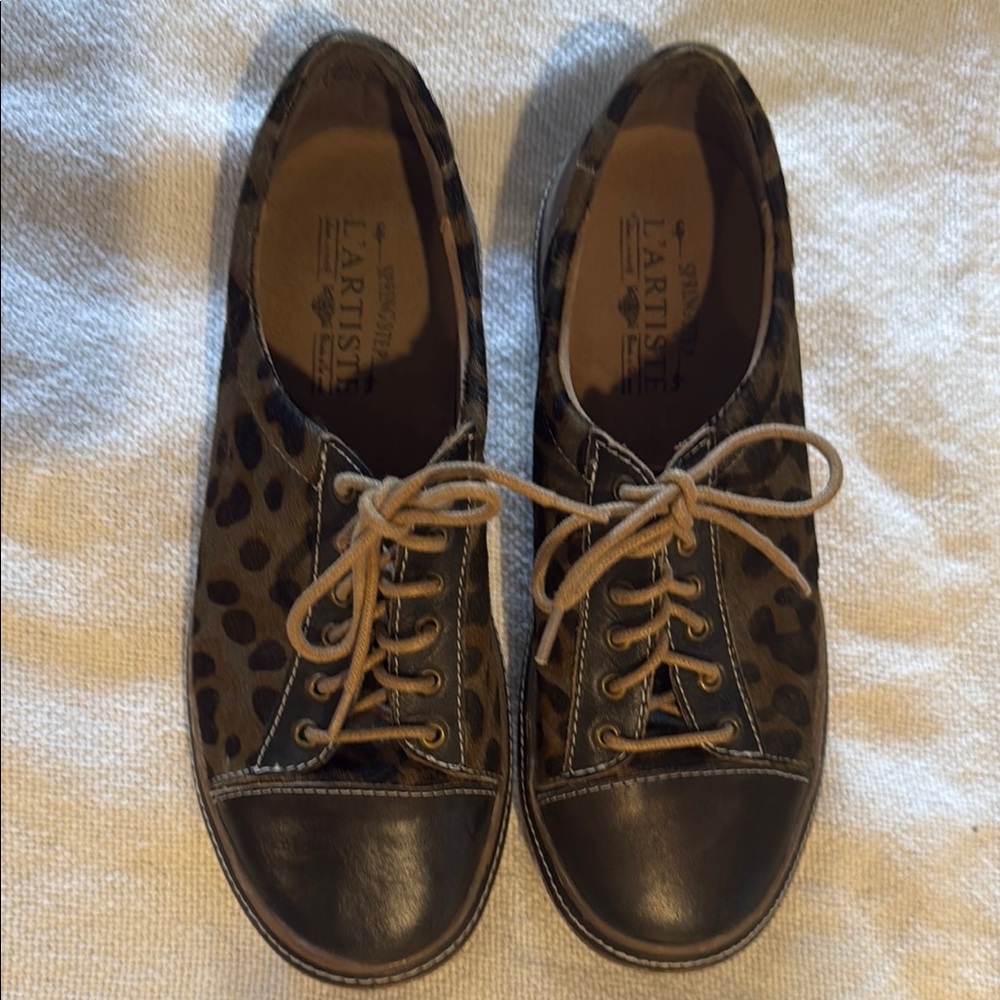 L'ATISTE Brown and Black Flats with Animal Print